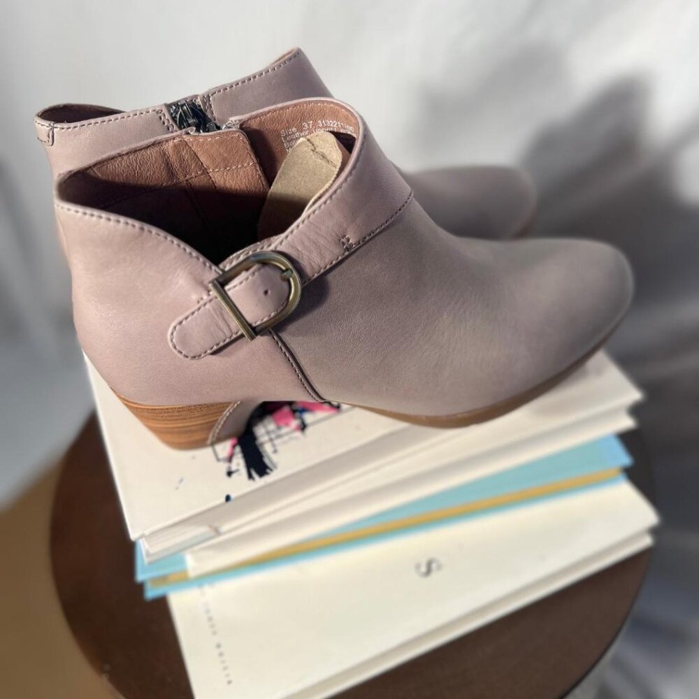NWOT Dansko Darbie Buckle Ankle Booties in Stone - Size 7/37 - Picture 6 of 8